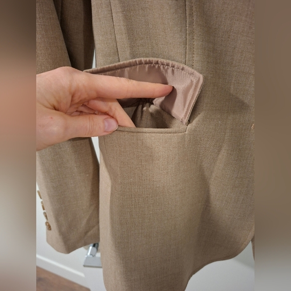 Tahari Arthur S. Levine Women's Tan Single-breasted Blazer (Size 4) - Picture 6 of 9